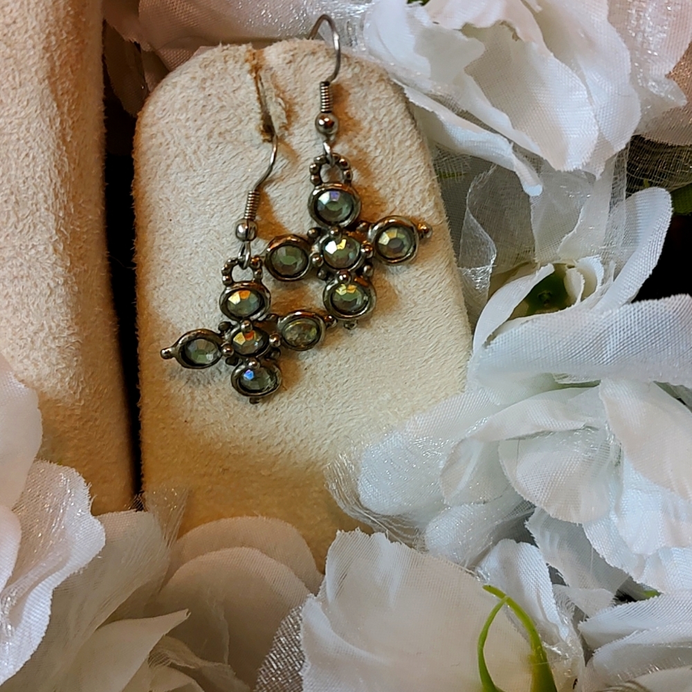 🎉 Free with Bundle🎉 Sparkly "+" Earrings